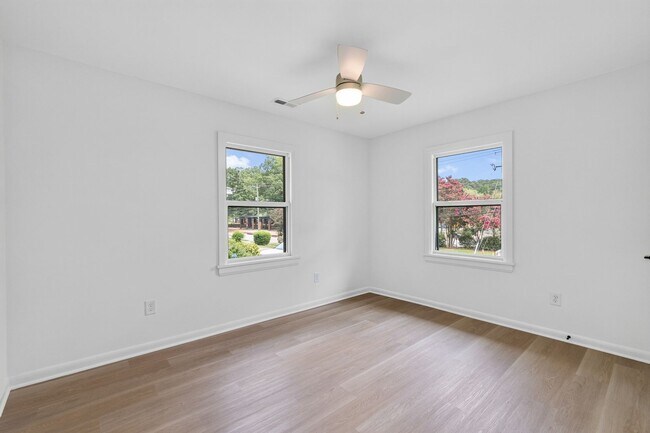 Building Photo - 420 Peyton St