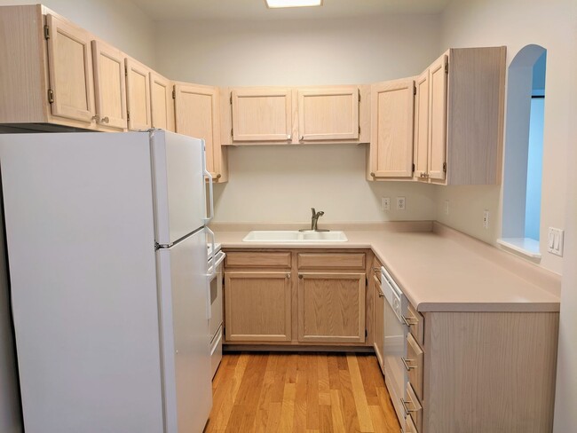 Building Photo - Updated Condo in Downtown Salt Lake City