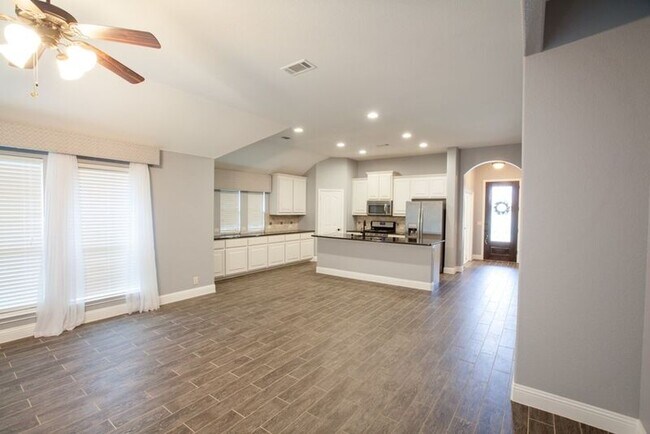 Building Photo - 517 Kelvington Dr