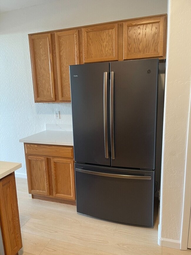 Building Photo - Clean Townhome in Great Location