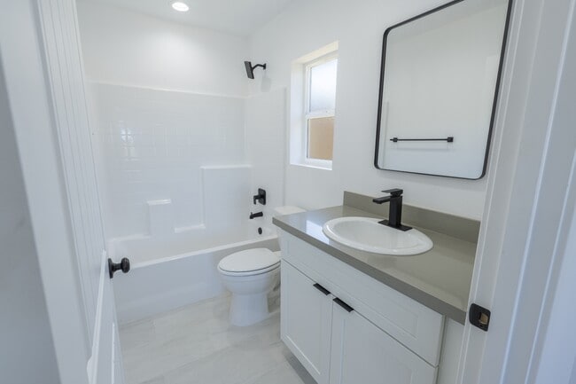 Building Photo - 6211 Poppy Blvd