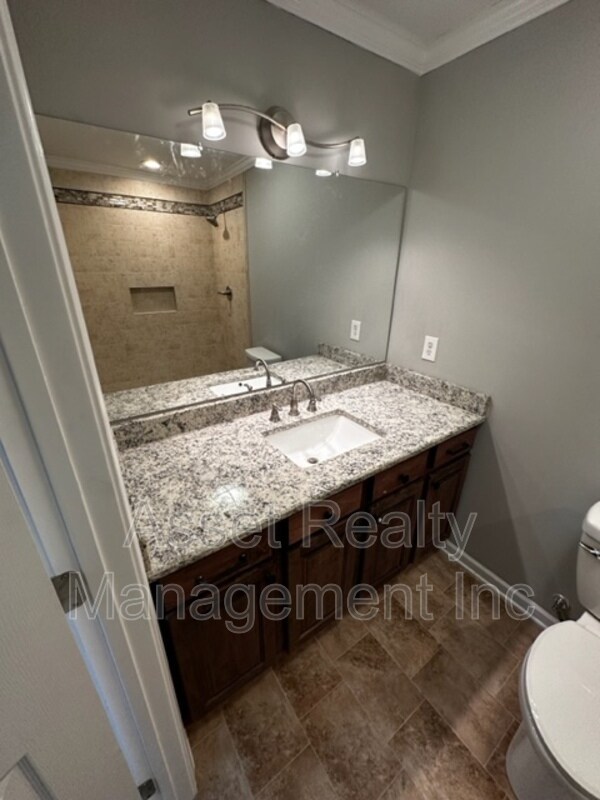 Building Photo - 2208 Sanderson Rd