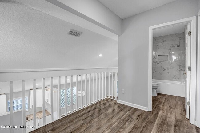 Building Photo - 104 Clam Bake Ct