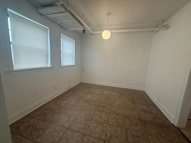 Building Photo - 3258 Maple Ave