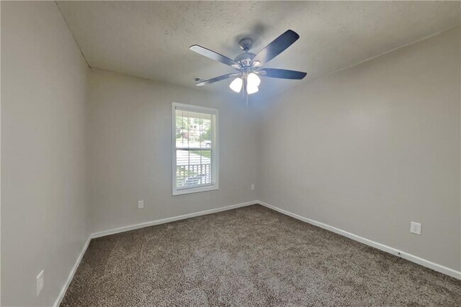 Building Photo - 3013 Rockview Dr