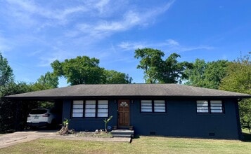 Building Photo - Updated 3 Bedroom House on the Eastside