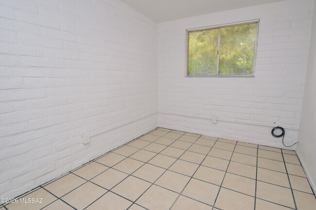 Building Photo - 6722 E 45th St