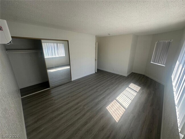 Building Photo - 100 S Crestline Dr