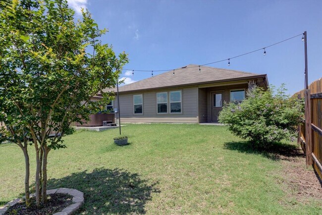 Building Photo - 403 Kyra Ln