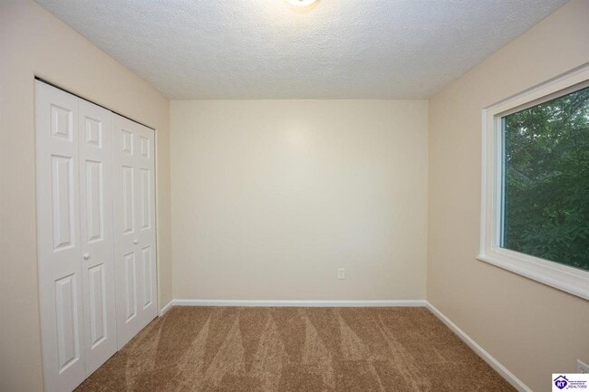 Building Photo - 244 Pinewood Dr