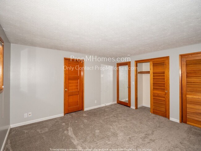 Building Photo - Charming Three Bedroom Ranch In Oak Grove w/ Lawn Care Included!