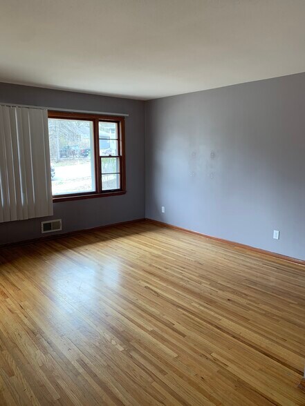 Building Photo - 2237 Hampshire Ave S