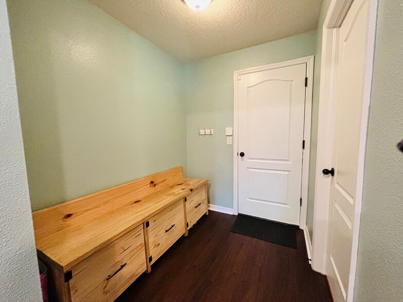 mudroom from garage - 11521 Southern Creek Dr