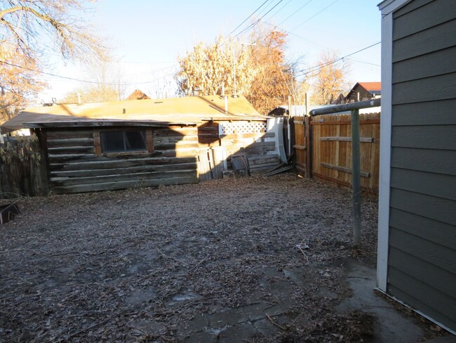 Building Photo - 2 Bed / 1 Bath House