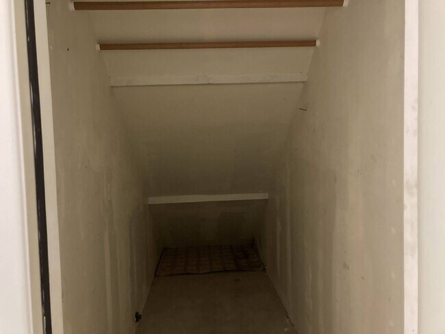 Building Photo - 2037 NE Stephens St