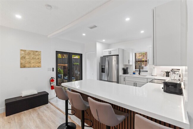 Building Photo - 719 NE 36th St