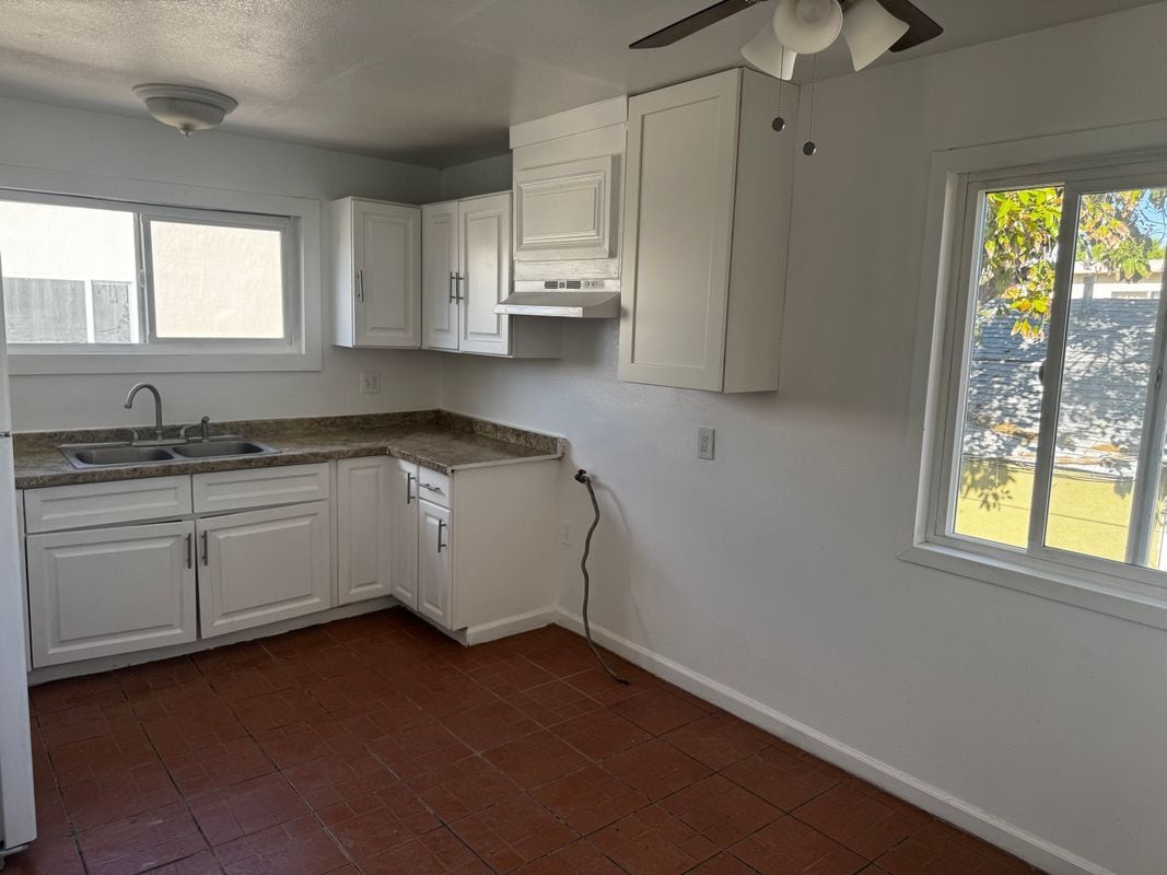 Building Photo - 1499 W 35th Pl