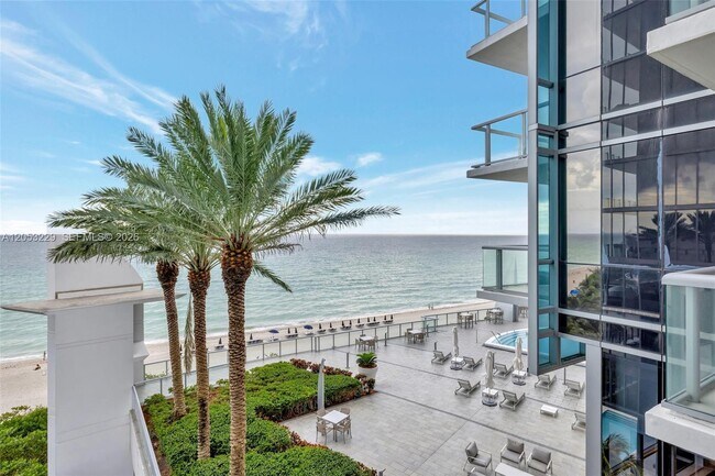 Building Photo - 17121 Collins Ave