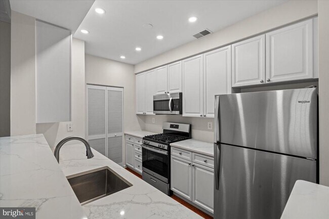 Building Photo - 5120 Donovan Dr