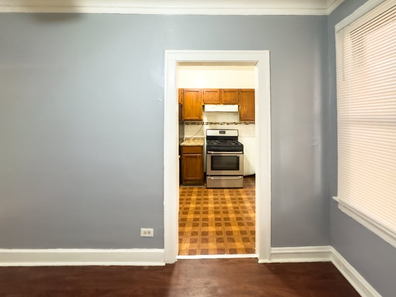 Building Photo - 8305 S Ashland Ave