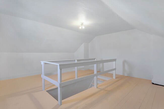 Building Photo - Updated 2 Bed, 1.5 Bath Home in Bloomfield...