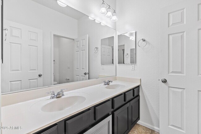 Building Photo - 3263 S Miller Dr