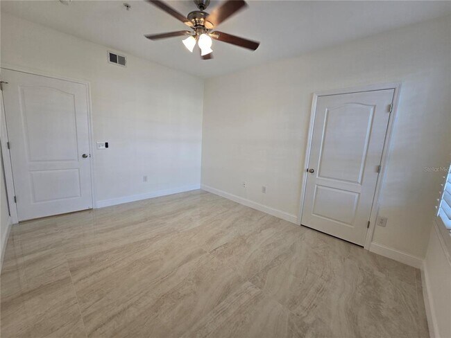 Building Photo - 4170 Central Sarasota Pkwy