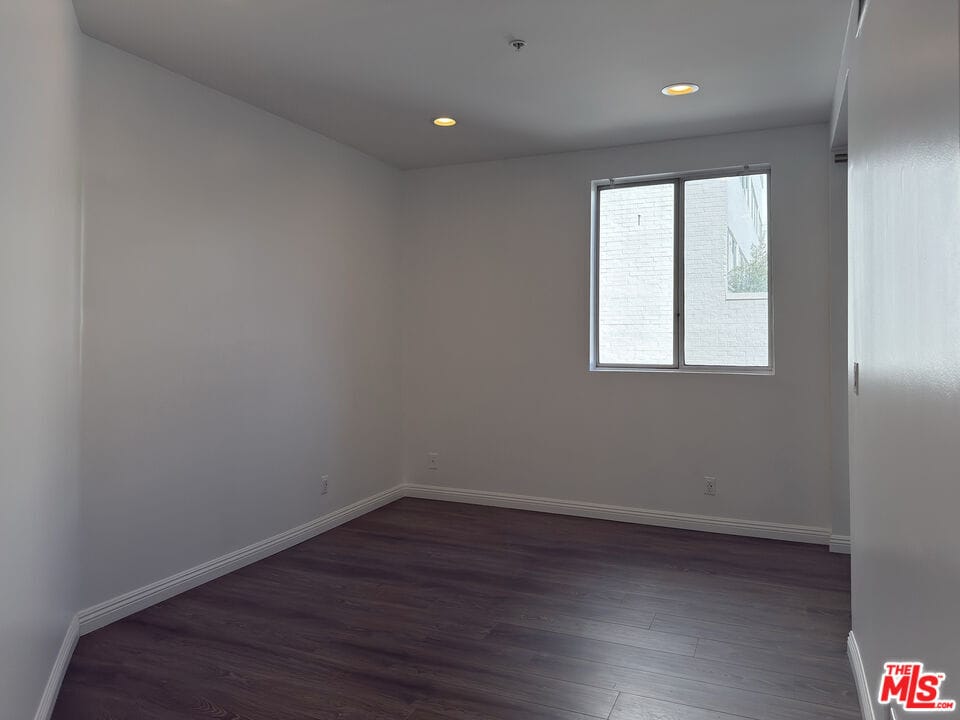 Building Photo - 120 S Crescent Dr