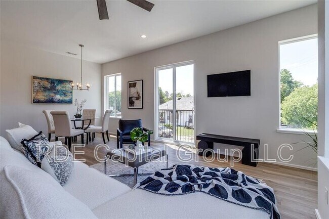 Building Photo - 3308 Birmingham Ave