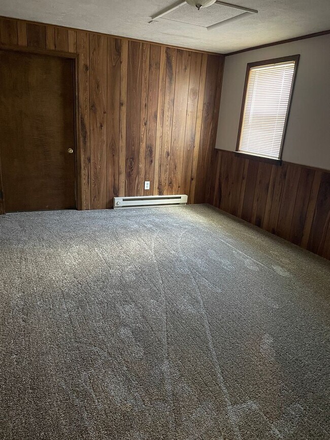 Building Photo - 4 Bedroom Home in Huber Heights