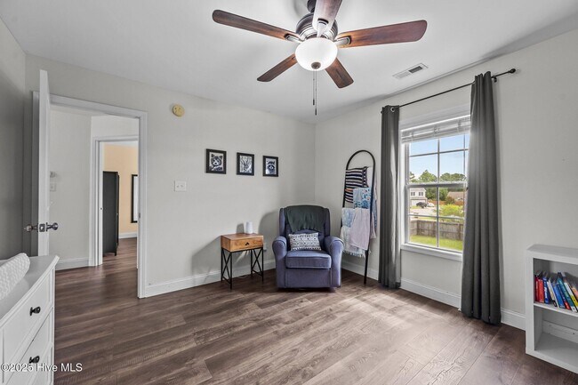 Building Photo - 300 Onyx Ct