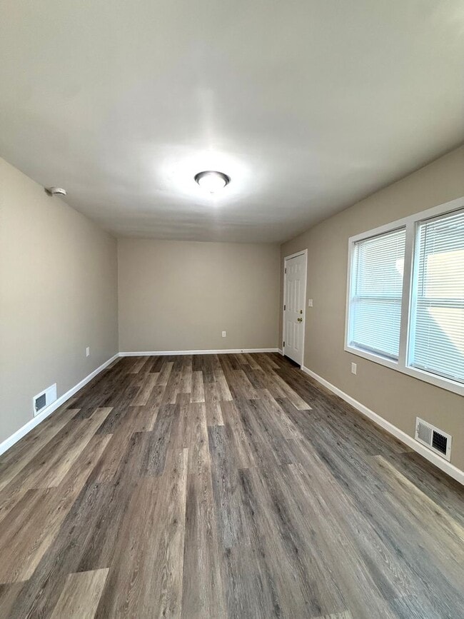 Building Photo - RENOVATED DUPLEX!