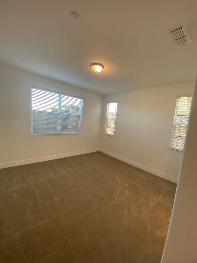 Building Photo - Single Story Home in Whitney Ranch with Ow...