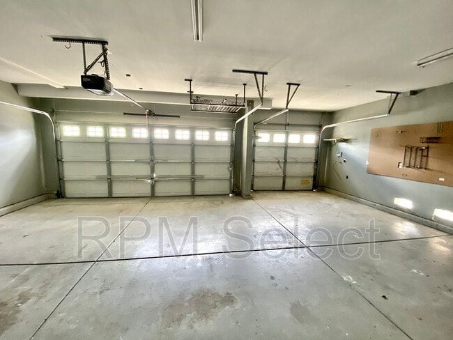 Building Photo - 637 Lavastone Dr