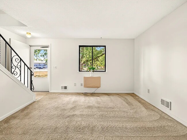 Building Photo - 85 Chippendale Rd