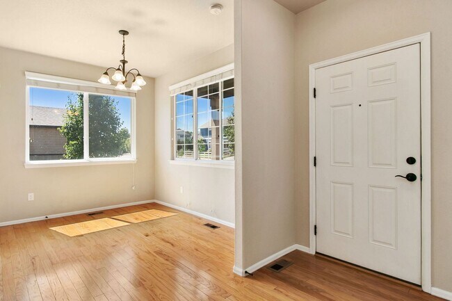 Building Photo - 3 Bedroom, 4 Bathroom, 2-Car Garage in Rig...