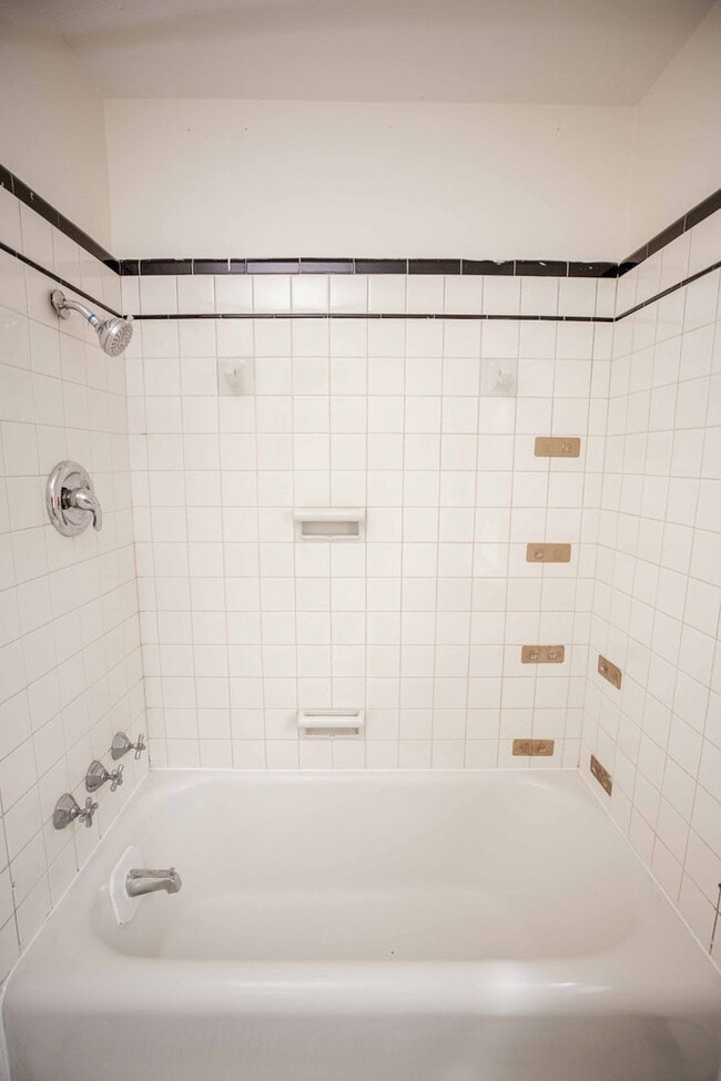 Building Photo - Very Spacious Four Bedroom Home For Rent!