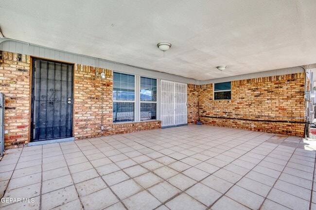 Building Photo - 9981 Gschwind Ave