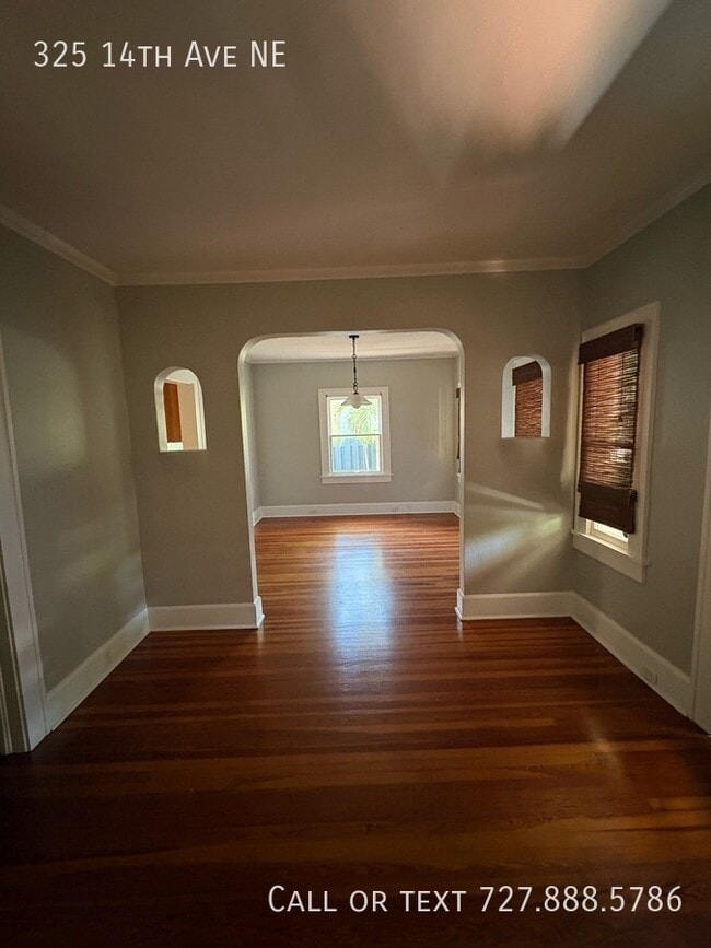 Building Photo - 325 14th Ave NE