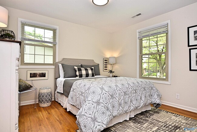 Building Photo - 207 Jones Valley Dr SW