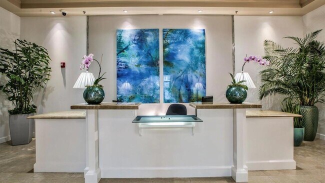 Building Photo - 300 S Duval St