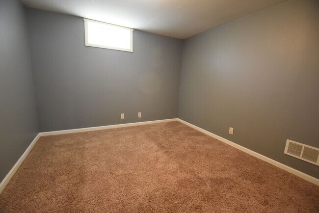 Building Photo - Cute 2 Bedroom In Mishawaka Near the River