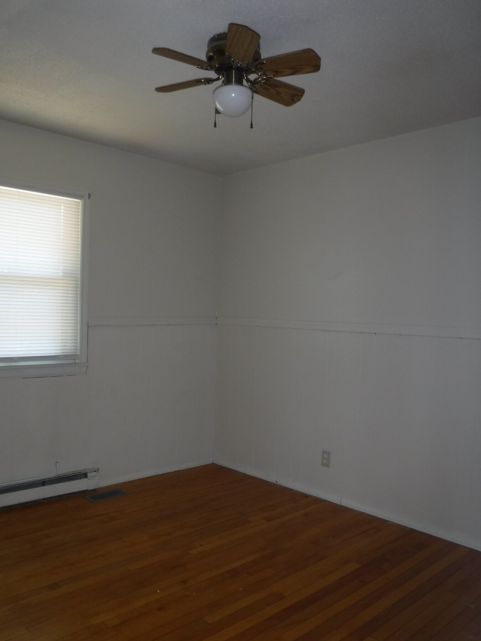 506 E Pawnee Bedroom - 506 E Pawnee St