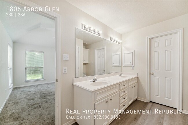 Building Photo - 1806 Arbor Glen