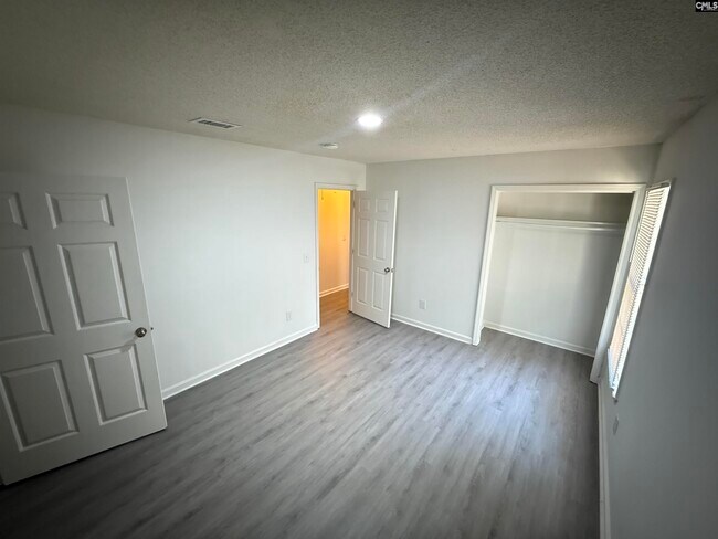 Building Photo - 117 Misty Oak Rd
