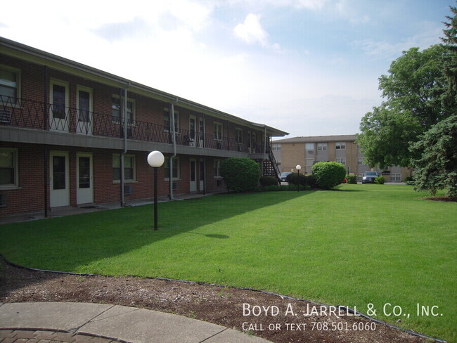 Building Photo - Immediate Occupancy, one bedroom