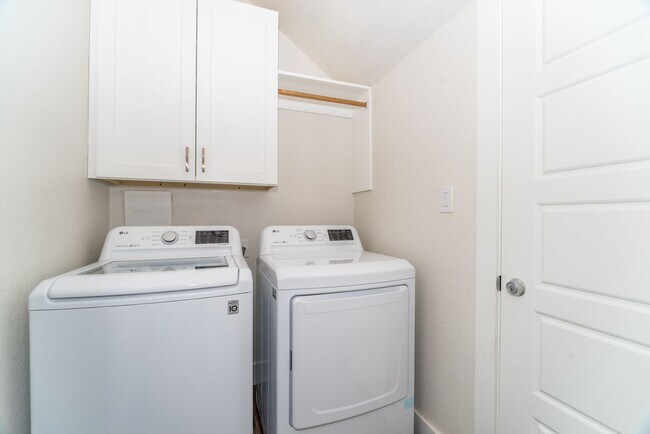 Building Photo - BEAUTIFUL PALLATIUM VILLAS 2-BEDROOM