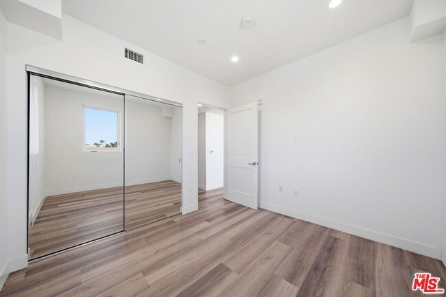 Building Photo - 667 N Wilton Pl