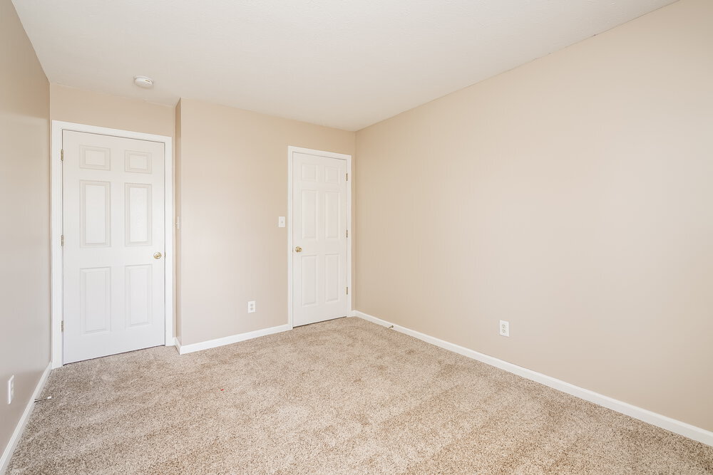 Building Photo - 748 Tulip Ln