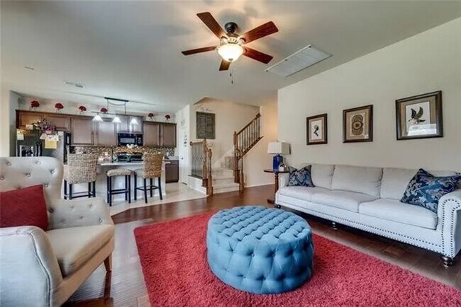 Building Photo - Ready Now- Beautiful 3 bed, 2bath Home Loc...